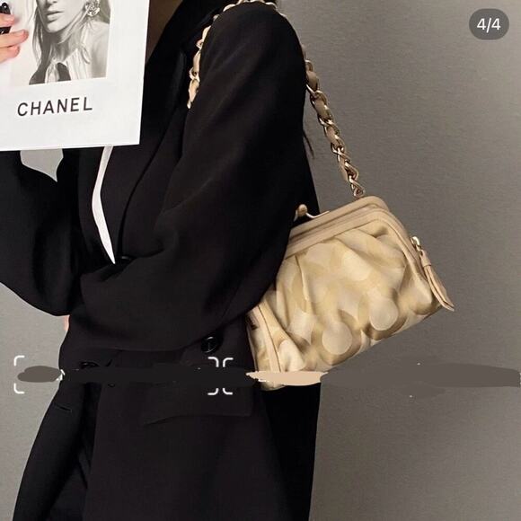 Coach Vintage Parker Op Art Shoulder Handbag No.13623 Signature C